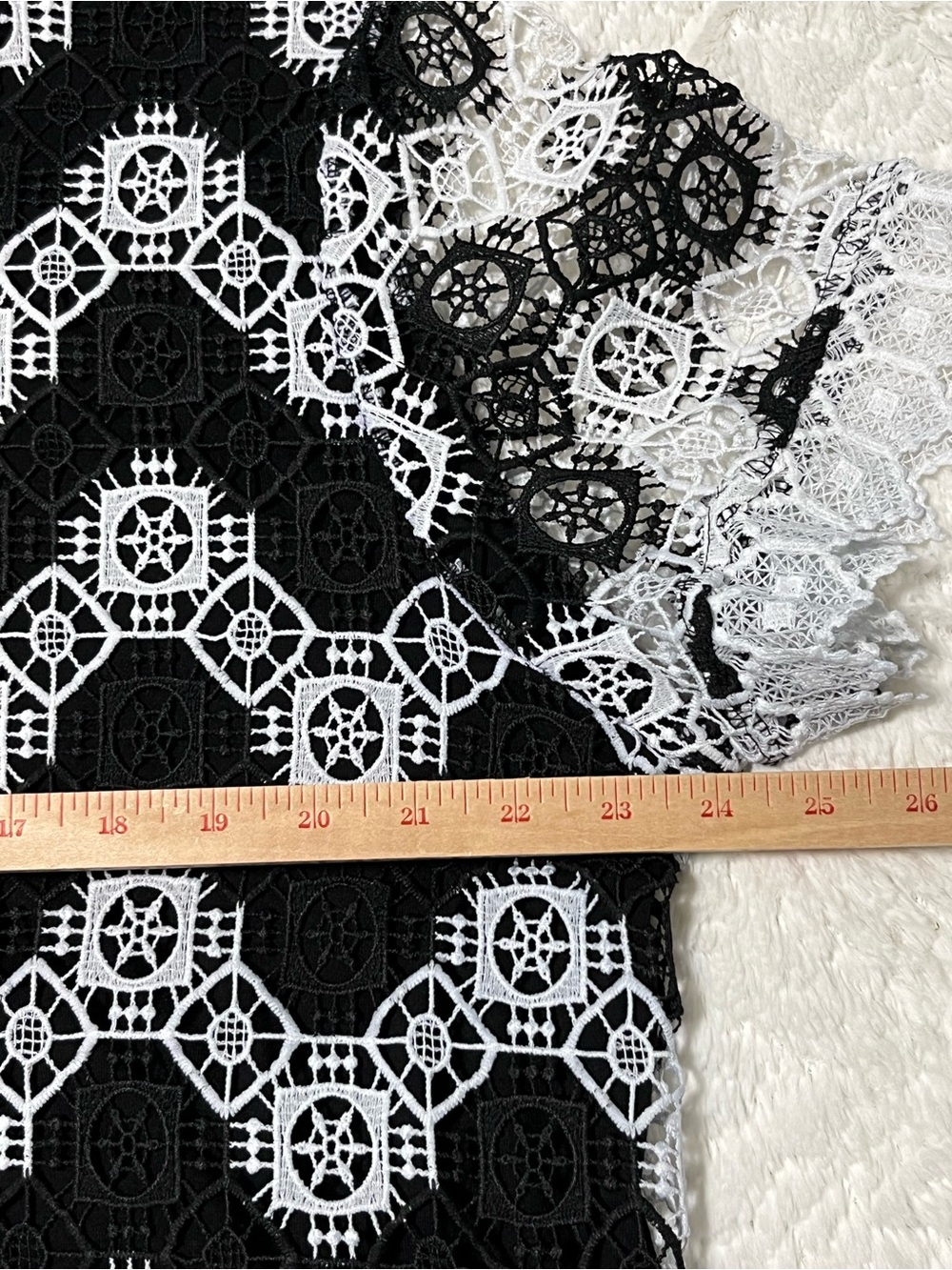 Alfred Dunner Black with White Lace Overlay Short Sleeve Top Size XL - Picture 6 of 10